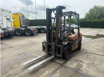 Toyota 6FDF 30 3 TO lízing Toyota 6FDF 30 3 TO: 3 kép. Toyota 6FDF 30 3 TO lízing Toyota 6FDF 30 3 TO: 3 kép.