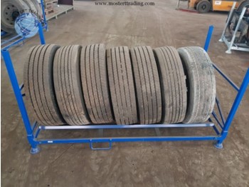 Gumiabroncs Continental 275/70 R22.5: 1 kép.