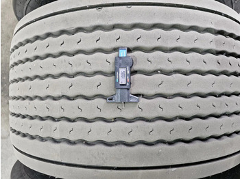 Gumiabroncs - Teherautó Michelin 50x 445/45R19.5: 4 kép. Gumiabroncs - Teherautó Michelin 50x 445/45R19.5: 4 kép.