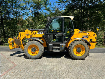 Teleszkópos homlokrakodó JCB