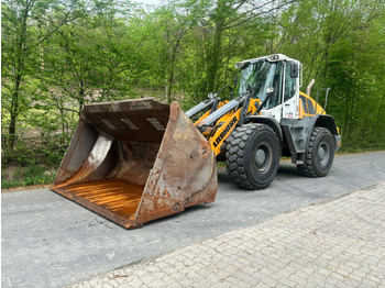 Gumikerekes homlokrakodó LIEBHERR