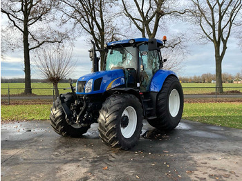 Traktor NEW HOLLAND T6020