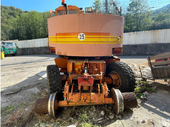 Gumikerekes kotró Case 688P: 5 kép.