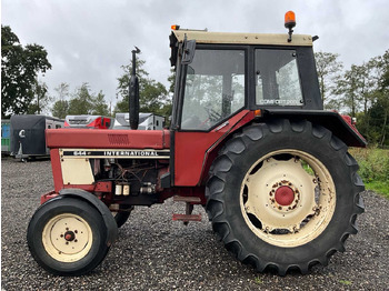 Traktor International 644: 5 kép. Traktor International 644: 5 kép.