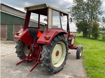 Traktor International 844-S: 3 kép.