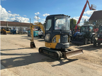 Minikotró Komatsu PC 27 MR-2: 3 kép.