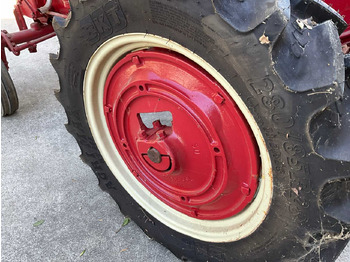 Traktor Mc cormick Super FCC U “Benzine”: 5 kép.