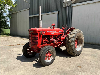 Traktor McCORMICK