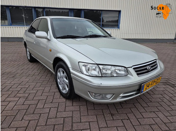 Szedán TOYOTA