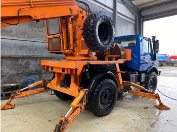 Építőipari gépek Unimog U 1450 4x4, Kran, Seilwinde: 2 kép.