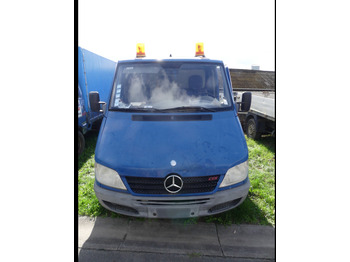 Platós kisteherautó MERCEDES-BENZ
