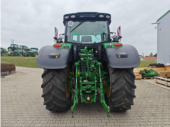 Traktor John Deere 6215R: 4 kép.
