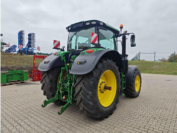 Traktor John Deere 6215R: 5 kép.