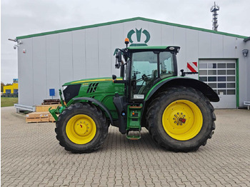 Traktor John Deere 6215R: 2 kép.