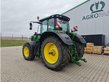 Traktor John Deere 6215R: 3 kép.
