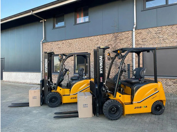 Új Elektromos targonca Hyundai 25B-7A 2.5 ton Triplex Freelift Sideshift Elektra Heftruck Nieuw: 2 kép.