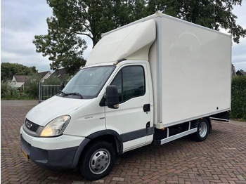 Dobozos kisteherautó IVECO Daily