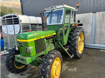 Traktor John Deere 2130 4WD: 4 kép.