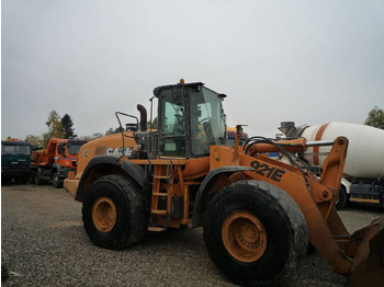 Gumikerekes homlokrakodó Case 921E: 2 kép. Gumikerekes homlokrakodó Case 921E: 2 kép.