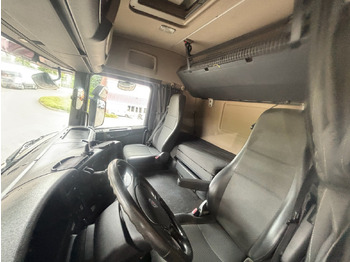 Ponyvás teherautó SCANIA G440: 4 kép.