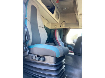 Nyergesvontató Volvo FM460: 5 kép.