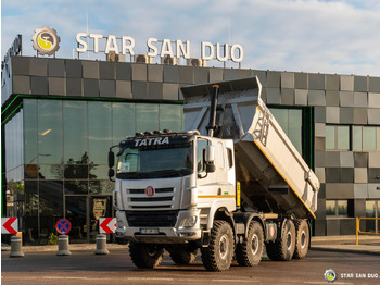 Billenőplatós teherautó