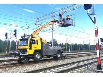 Emelőkosaras teherautó VOLVO