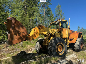 Gumikerekes homlokrakodó HANOMAG