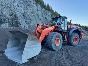 Gumikerekes homlokrakodó HITACHI ZW310