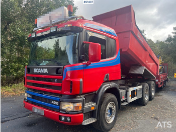 Billenőplatós teherautó SCANIA P124