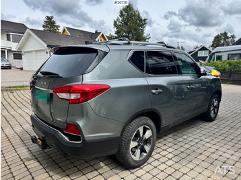 Autó Ssangyong REXTON: 5 kép.