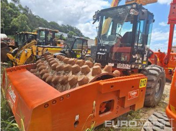 Henger CATERPILLAR