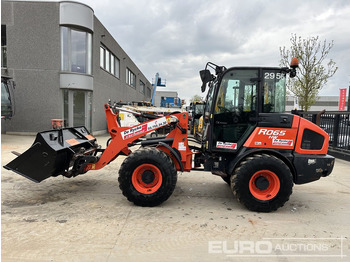 Gumikerekes homlokrakodó KUBOTA R065