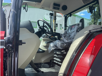 Traktor Massey Ferguson 5711M Dyna-4 4WD Cab: 3 kép.