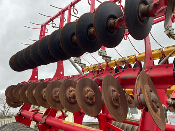 Borona Väderstad CR 820: 3 kép. Borona Väderstad CR 820: 3 kép.