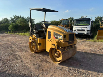 Henger CATERPILLAR CB24B