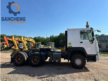 Nyergesvontató SINOTRUK HOWO Truck Head 371: 4 kép. Nyergesvontató SINOTRUK HOWO Truck Head 371: 4 kép.