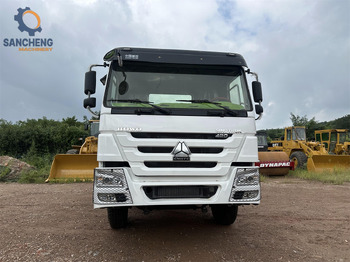 Nyergesvontató SINOTRUK Howo tractor unit 420hp: 4 kép.