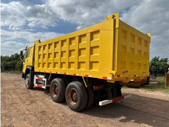 Billenőplatós teherautó SINOTRUK Howo 371 Dump truck: 5 kép.