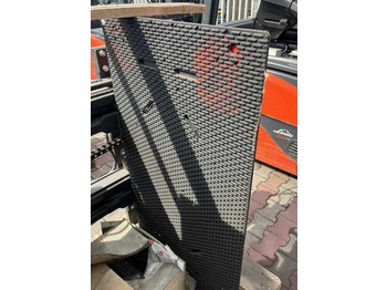 Bálafogó - Anyagmozgató gép Cascade UEC-07-2003 R0, Kartonklammer: 3 kép.