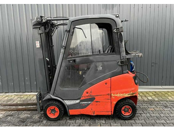 Gázüzemű targonca Linde H16T-01: 2 kép. Gázüzemű targonca Linde H16T-01: 2 kép.