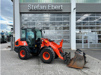 Gumikerekes homlokrakodó KUBOTA R070