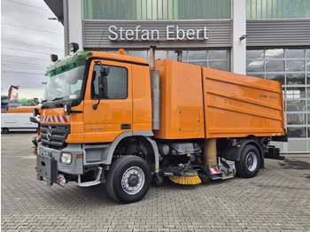 Utcaseprő gép Mercedes-Benz Actros 2032 A 4x4 Bucher STKF 9500 Airport 30x: 3 kép.