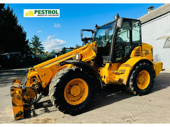 Gumikerekes homlokrakodó JCB