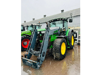 Traktor John Deere 6210R: 3 kép. Traktor John Deere 6210R: 3 kép.