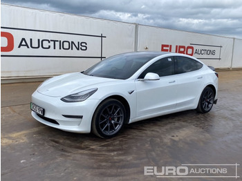 Autó TESLA