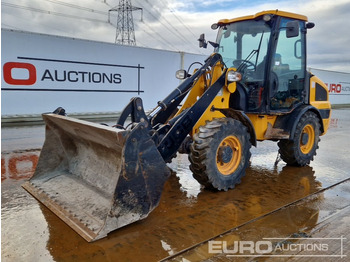 Gumikerekes homlokrakodó JCB 406