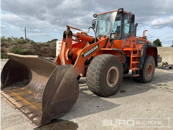 Gumikerekes homlokrakodó DOOSAN DL300
