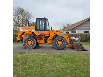 Gumikerekes homlokrakodó Fiat-Allis FR130: 3 kép.