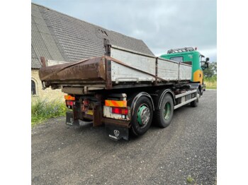 Platós teherautó Scania 124G: 4 kép.